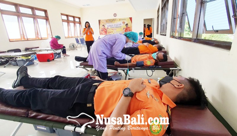 www.nusabali.com-personel-basarnas-ikut-aksi-donor-darah