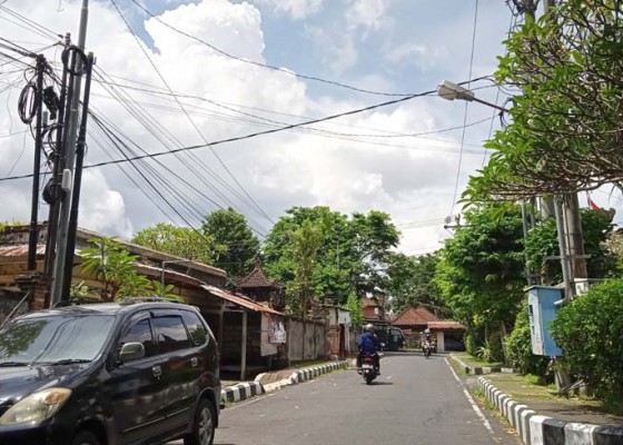 Nusabali.com - dipastikan-tak-semua-kabel-di-jalan-raya-milik-pln