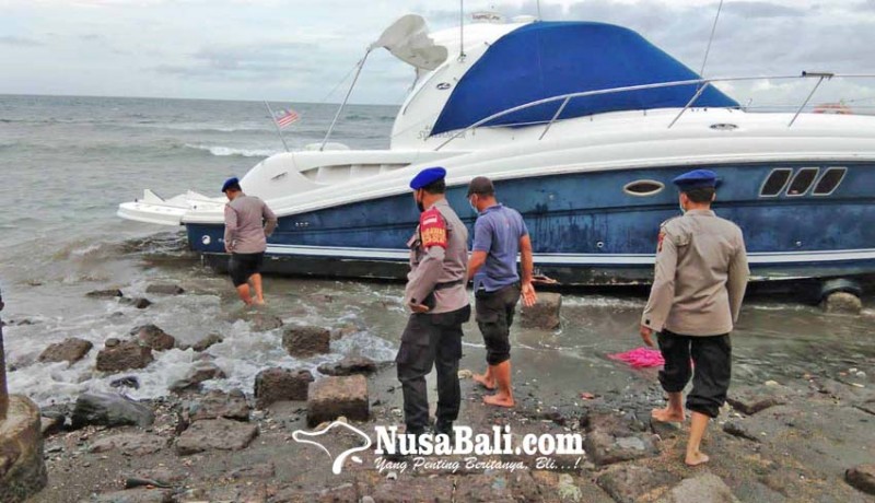 www.nusabali.com-kapal-berbendera-malaysia-terdampar-di-pantai-lingga