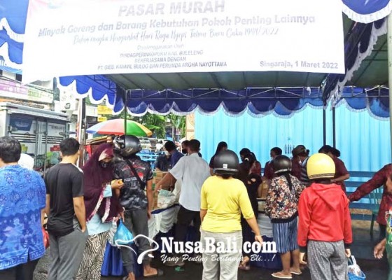 Nusabali.com - dinas-dagperinkop-ukm-buleleng-gelar-pasar-murah