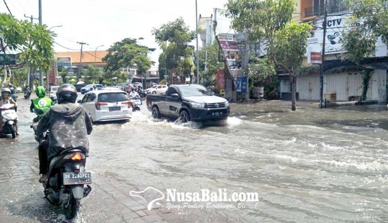 www.nusabali.com-diguyur-hujan-sejumlah-titik-di-legian-dan-seminyak-terendam-banjir