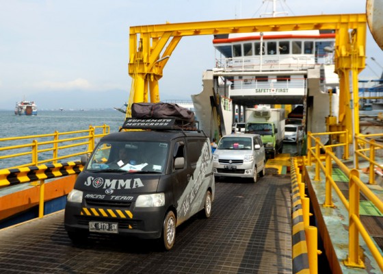 Nusabali.com - perjalanan-kapal-ferry-di-jawa-bali-disesuaikan