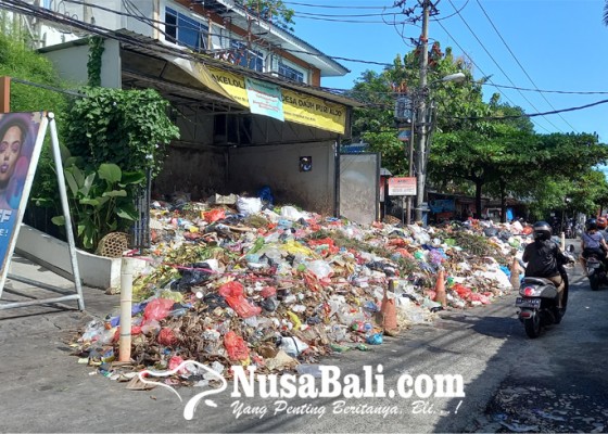 Nusabali.com - sampah-menggunung-pasca-nyepi-berangsur-dibersihkan