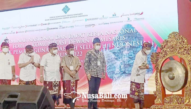 www.nusabali.com-gubernur-koster-buka-rakernas-fkdk-bpd-se-indonesia