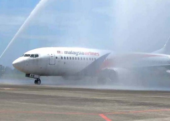Nusabali.com - malaysia-airlines-mendarat-perdana-di-ngurah-rai-angkut-37-penumpang