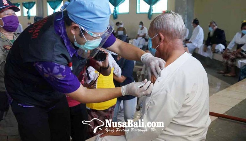 www.nusabali.com-sulinggih-dapat-vaksin-booster-di-puskesmas