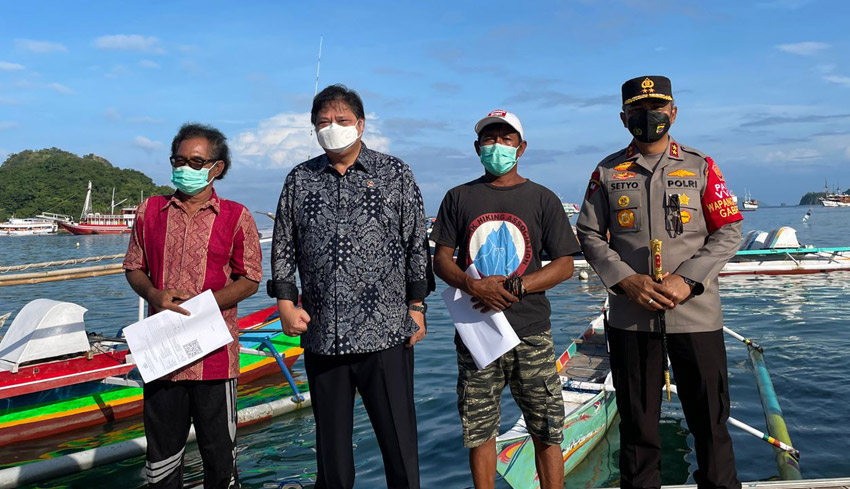 www.nusabali.com-salurkan-bantuan-tunai-kepada-nelayan-menko-airlangga-berharap-kurangi-kemiskinan-ekstrem-di-indonesia