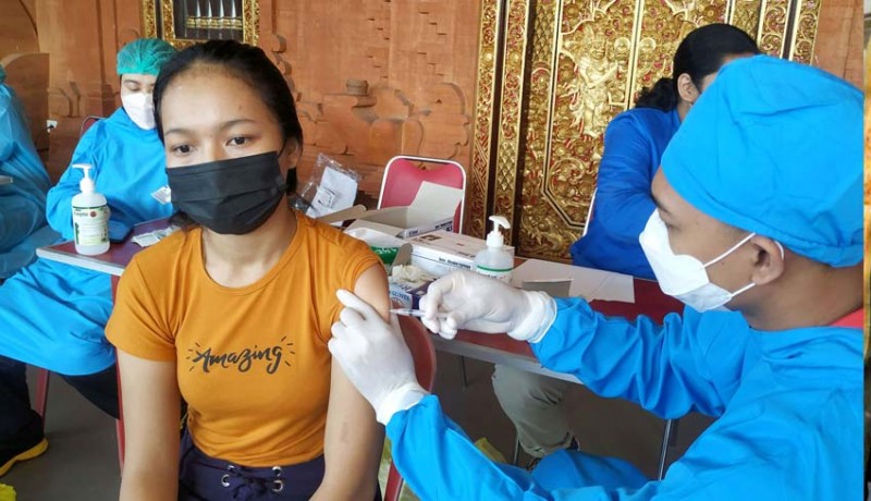 www.nusabali.com-200-orang-ikuti-vaksinasi-booster-di-banjar-kedaton-denpasar-timur