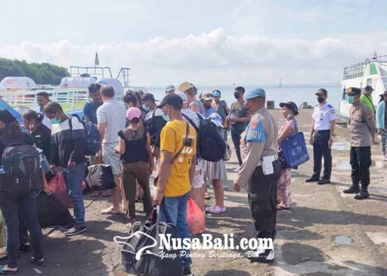 Nusabali.com - jelang-motogp-mandalika-penumpang-di-padangbai-meningkat