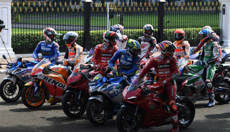 www.nusabali.com-motogp-racers-parade-from-merdeka-palace-to-hotel-indonesia