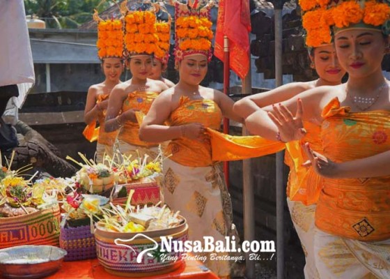 Nusabali.com - perayaan-saraswati-di-sma-pgri-amlapura-siswa-pentaskan-tari-rejang-dewa