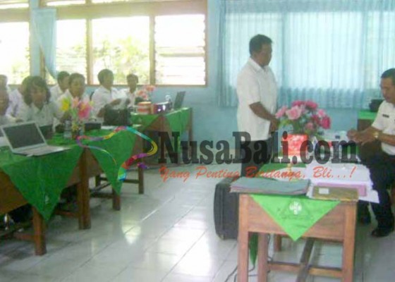 Nusabali.com - validasi-dana-bos-di-bangli-215-kepala-sekolah-diperiksa