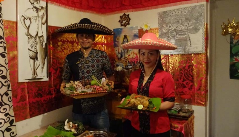 www.nusabali.com-kisah-pasutri-asal-bali-kenalkan-budaya-dengan-buka-warung-lawar-di-mexico-city