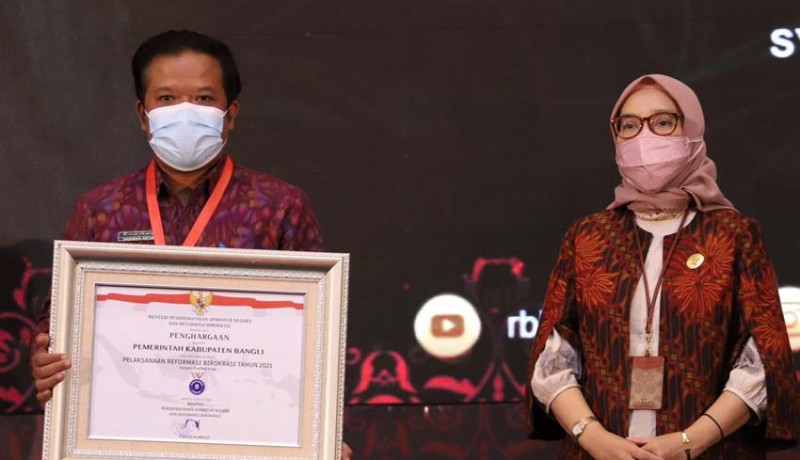 www.nusabali.com-bangli-terima-penghargaan-sakip-rb-award-2021