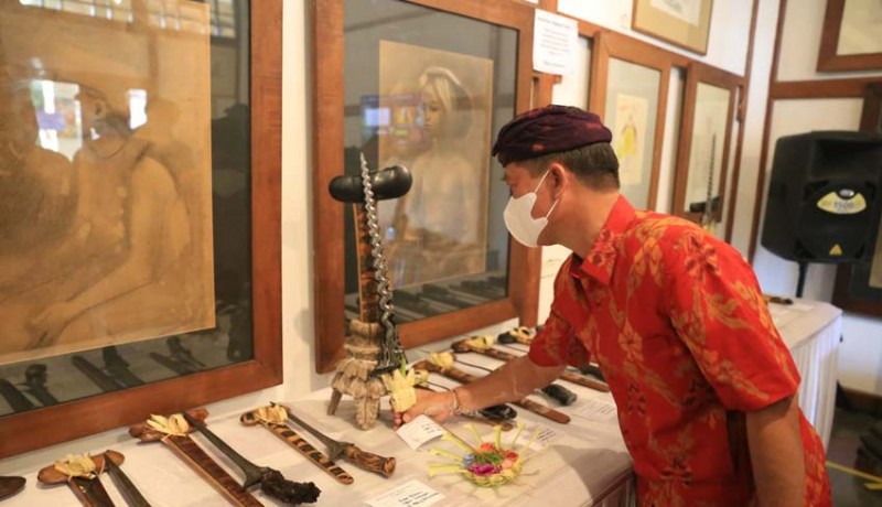 www.nusabali.com-pemkab-klungkung-pamerkan-keris-di-museum