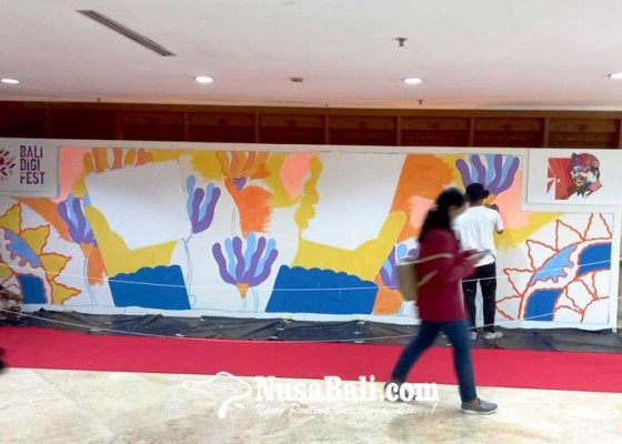 Nusabali.com - bali-digifest-2022-seniman-mural-respons-goresan-gubernur-koster