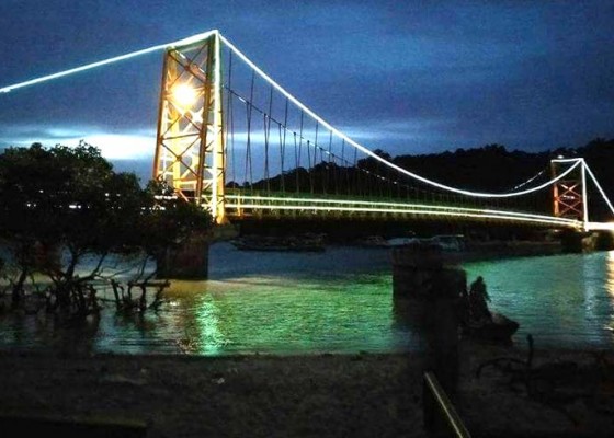 Nusabali.com - jembatan-kuning-makin-jadi-ikon-wisata