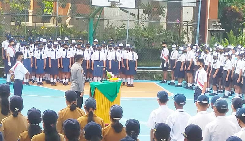 www.nusabali.com-kapolsek-petang-pimpin-police-goes-to-school
