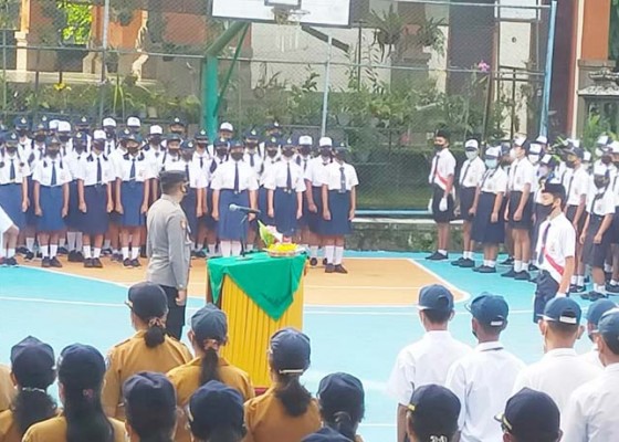 Nusabali.com - kapolsek-petang-pimpin-police-goes-to-school