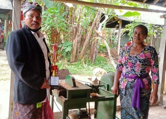 Nusabali.com - berawal-dari-membuat-saur-ciptakan-mesin-multifungsi-pengolah-kelapa