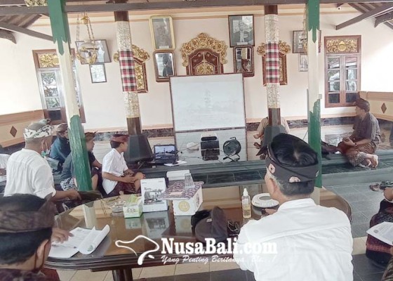 Nusabali.com - tim-proyek-anjung-pandang-ki-barak-panji-sakti-sowan-ke-puri