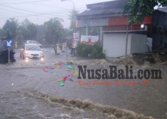 Nusabali.com - hujan-lebat-kota-bangli-kebanjiran