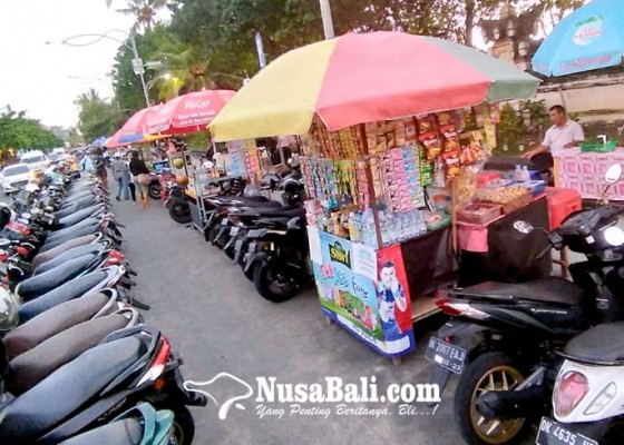 Nusabali.com - juli-dispar-beri-pelatihan-pedagang-pantai-kuta