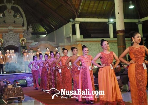 Nusabali.com - 10-finalis-jbk-2022-diuji-fashion-show
