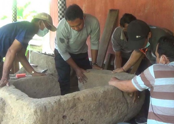 Nusabali.com - rusak-parah-sarkofagus-di-museum-buleleng-dikonservasi