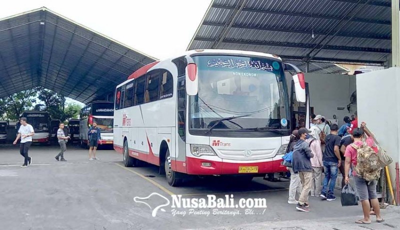 www.nusabali.com-mudik-lebaran-penumpang-bus-di-denpasar-melonjak