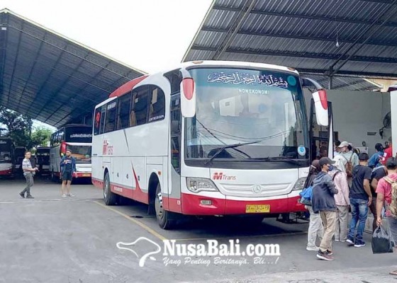 Nusabali.com - mudik-lebaran-penumpang-bus-di-denpasar-melonjak