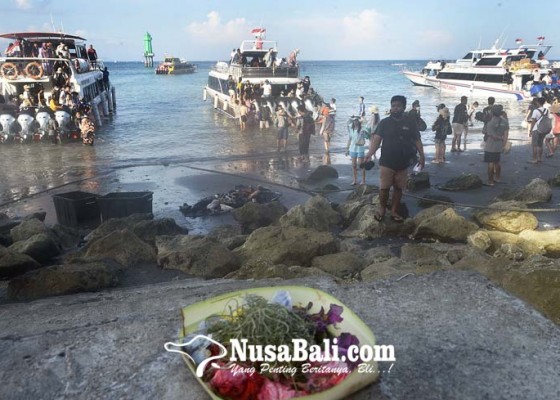 Nusabali.com - libur-lebaran-25817-wisatawan-serbu-nusa-penida