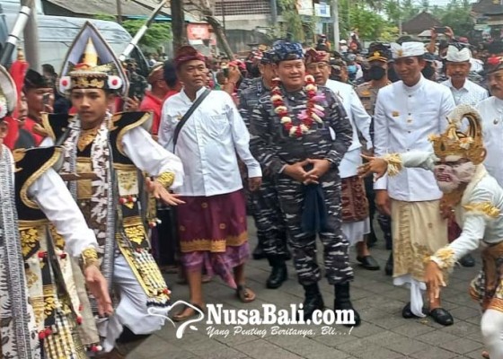 Nusabali.com - kasal-laksamana-yudo-margono-jadi-warga-kehormatan-puri-blahbatuh