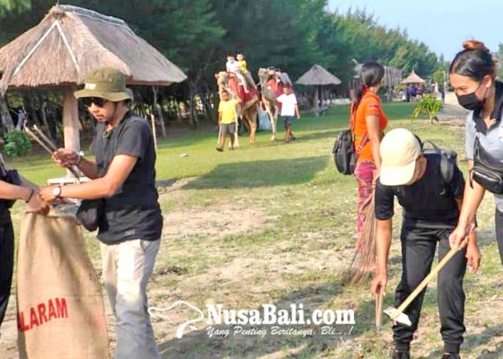 Nusabali.com - dinas-tksk-denpasar-peringati-hari-buruh-dengan-bersih-bersih-pantai