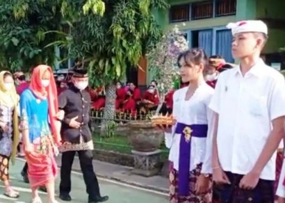 Nusabali.com - smpn-1-bangli-gelar-parade-budaya-nusantara