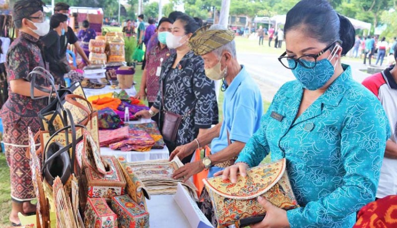 www.nusabali.com-rai-wahyuni-sanjaya-dukung-pasar-rakyat-di-klungkung
