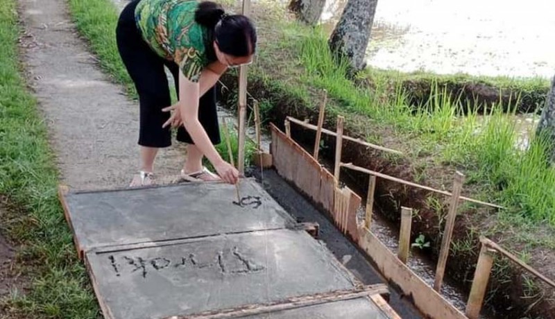 www.nusabali.com-donatur-bisa-tulis-nama-dan-pesan-untuk-dikenang-di-beton-jalan