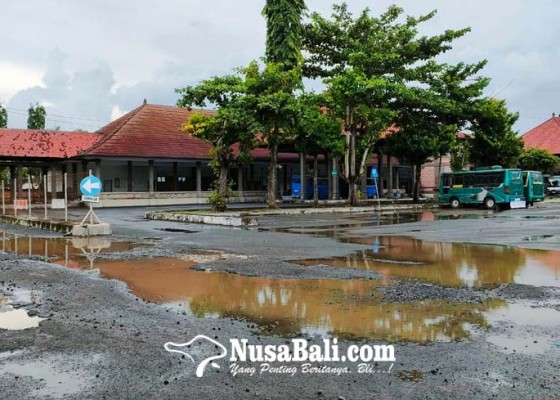 Nusabali.com - jalan-di-terminal-penumpang-gilimanuk-benyah-latig
