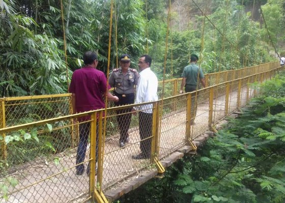 Nusabali.com - jembatan-kuning-kerta-ditutup-struktur-baja-keropos-dan-rentan-roboh