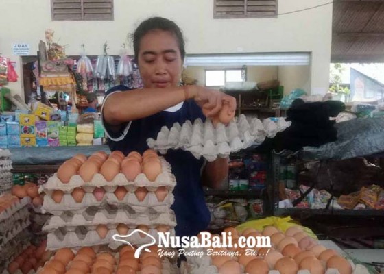 Nusabali.com - harga-telur-tembus-rp-50000-per-tray