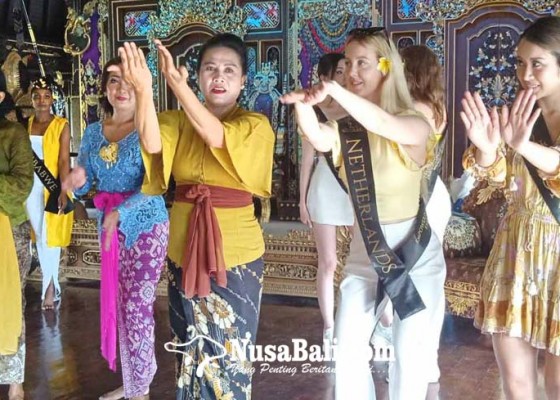 Nusabali.com - belajar-menari-bali-dan-nanding-banten-galungan