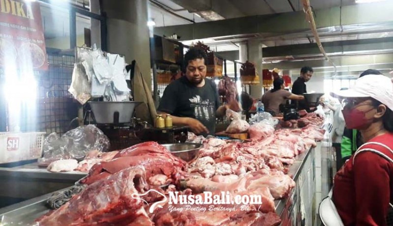 www.nusabali.com-sehari-jelang-penampahan-galungan-harga-daging-babi-di-pasar-badung-tak-naik