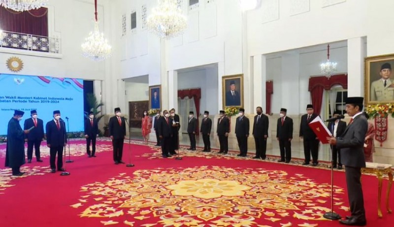 www.nusabali.com-zulkifli-hasan-dan-hadi-tjahjanto-dilantik-jadi-menteri-kabinet-indonesia-maju