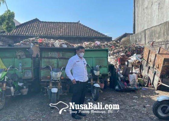 Nusabali.com - sekda-alit-wiradana-pantau-pengangkutan-sampah-di-tps