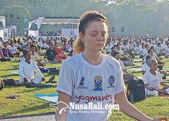 Nusabali.com - masyarakat-antusias-ikuti-perayaan-hari-yoga-internasional