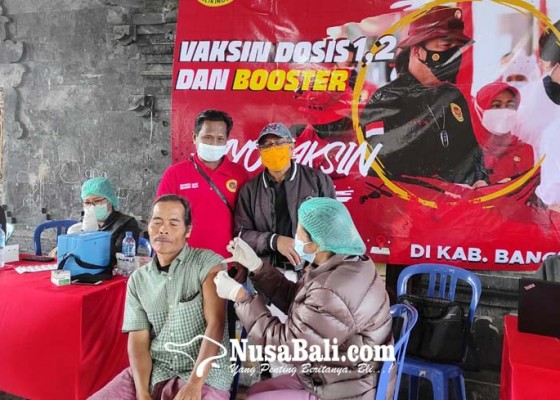 Nusabali.com - warga-songan-b-jalan-kaki-12-km-untuk-vaksinasi-booster