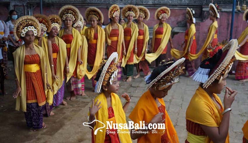 www.nusabali.com-tampilkan-tari-rejang-deha-diikuti-97-orang-penari