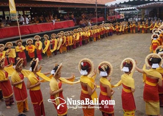 Nusabali.com - tampilkan-tari-rejang-deha-diikuti-97-orang-penari