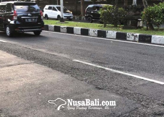 Nusabali.com - ruas-jalan-menuju-bandara-ngurah-rai-rusak