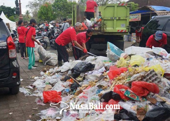 Nusabali.com - dlh-angkut-9-truk-sampah-dari-lokasi-pameran